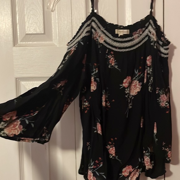 Black floral open shouldered top - Picture 4 of 5